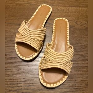 NWB Gianni Bini Tan Woven Raffia Slide Sandals